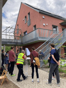 Viele Besucher beim Tag des offenen Wohnprojekts