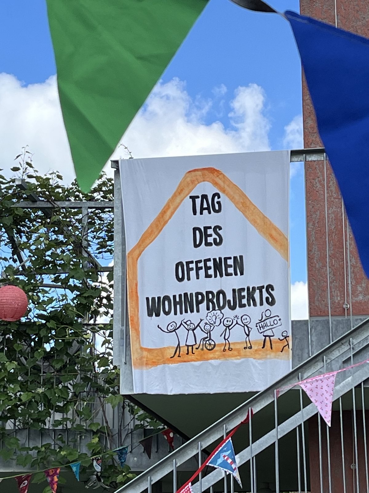 Ein Banner mit der Aufschrift "Tag des offenen Wohnprojekts"